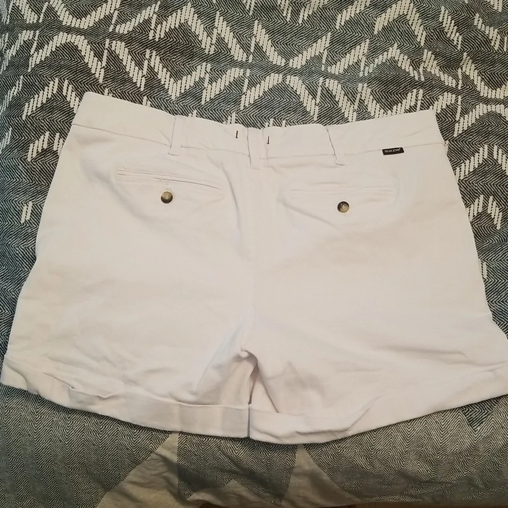 White Women’s Casual Cotton Blend Shorts